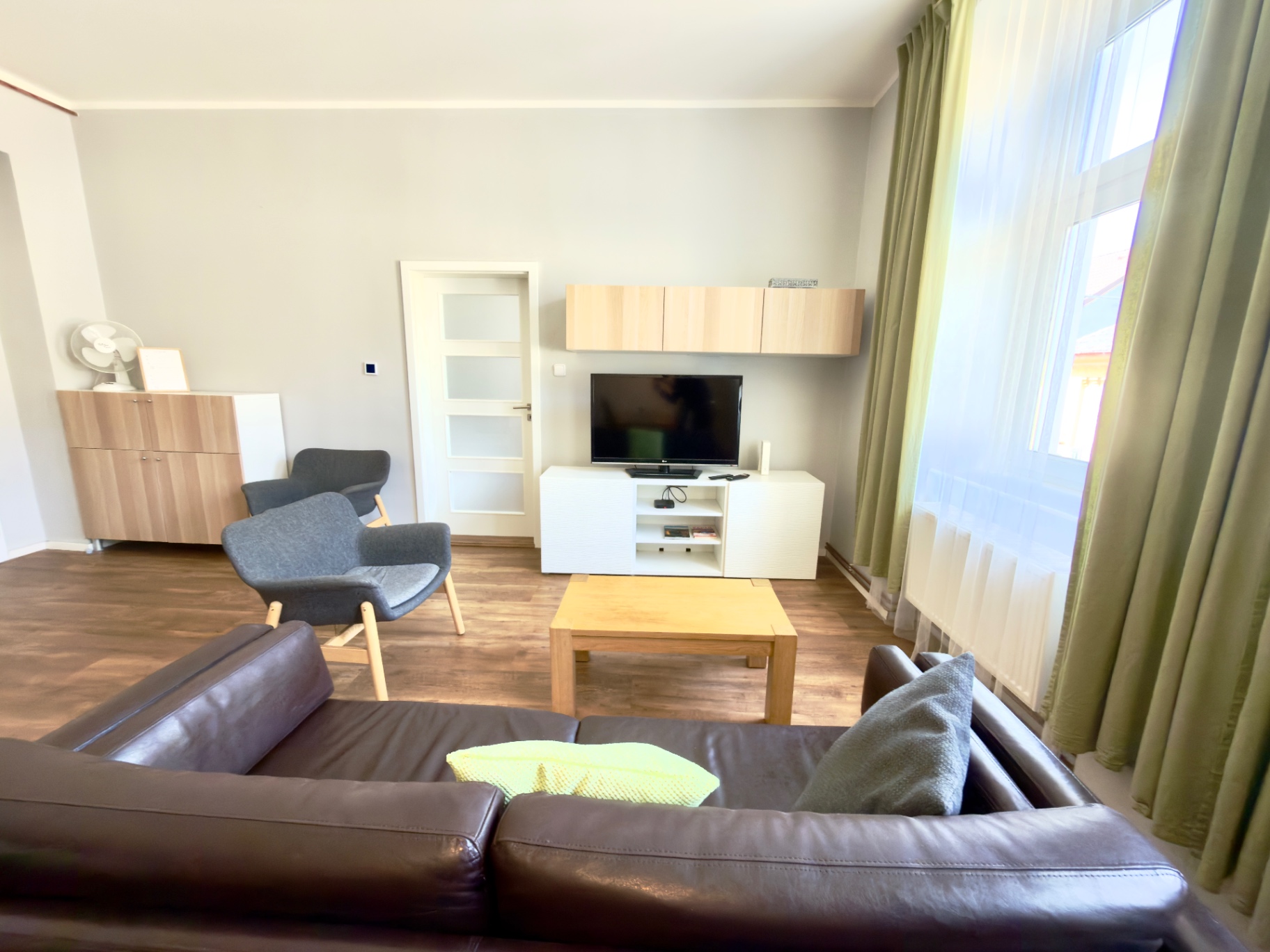 Obývací pokoj se Smart TV a relaxační zónou
