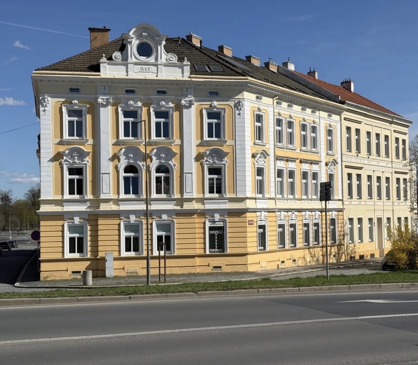 Fasáda domu s Apartmány Mary v Litoměřicích — kousek od centra i nádraží